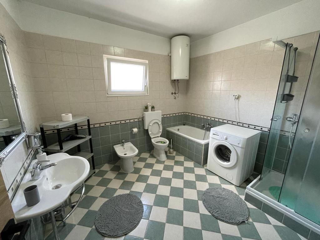 Apartman Kurtov Lejlighed Pakoštane Eksteriør billede