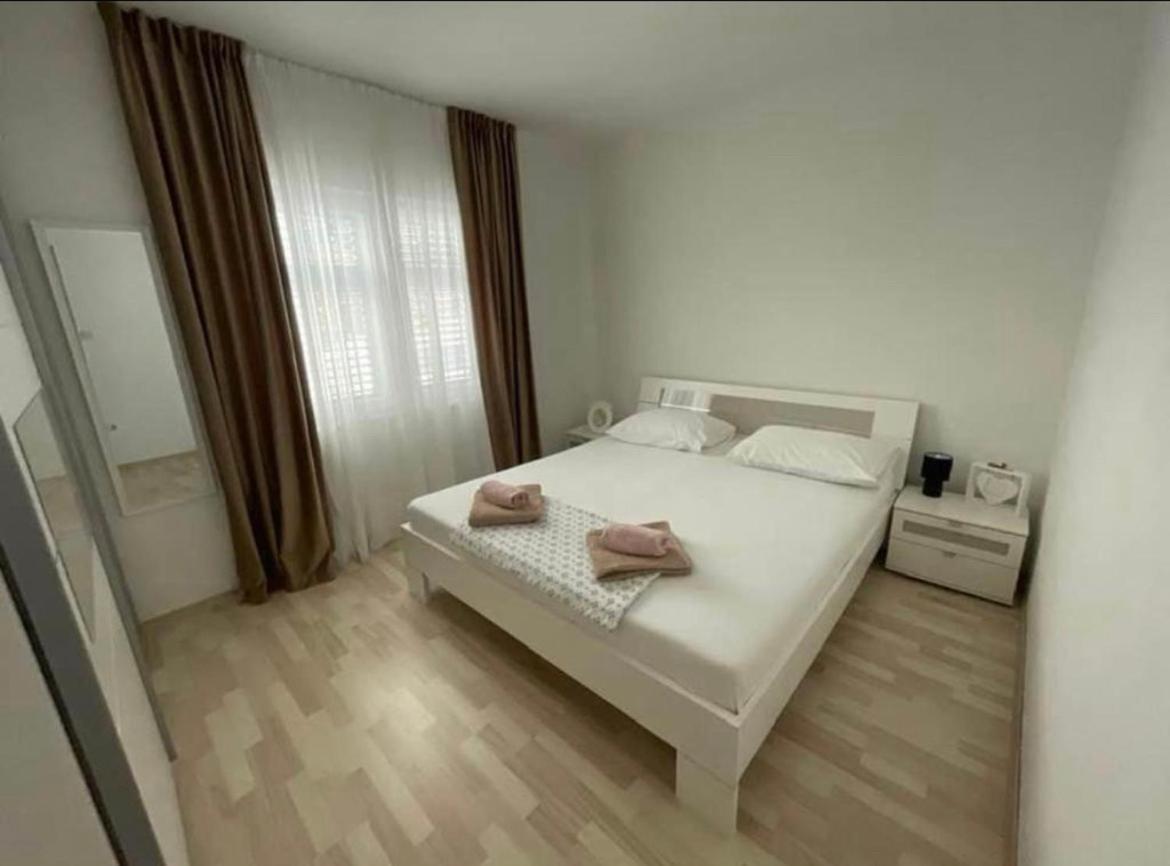 Apartman Kurtov Lejlighed Pakoštane Eksteriør billede