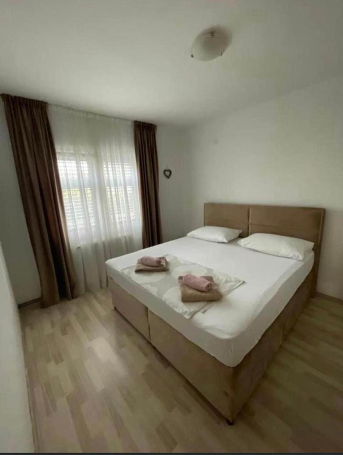 Apartman Kurtov Lejlighed Pakoštane Eksteriør billede